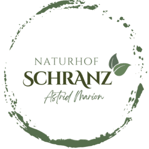 Logo vom Naturhof Schranz - Astrid Marion in Grüntönen mit transparentem Hintergrund