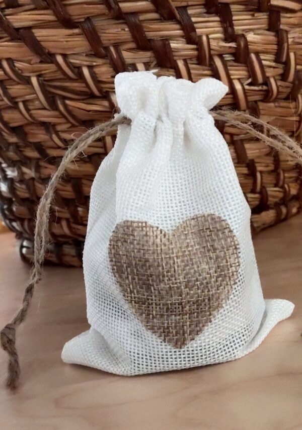 Geschenk: Löwenzahnblüten-Sirup im Herzsackerl
